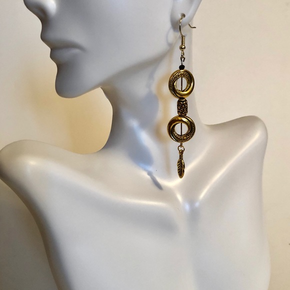 Handmade Gold Tone Pewter Dangle Earrings 2.5” NWT - Picture 2 of 4